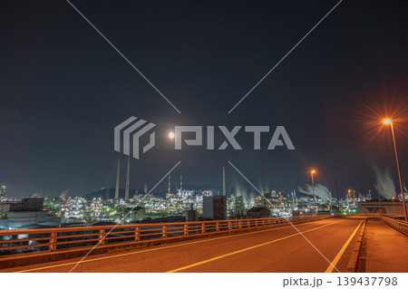 日本の山口県周南市のとても美しい工場夜景 139437798