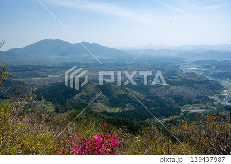 日本の岡山県真庭市の三平山のとても美しい風景 139437987