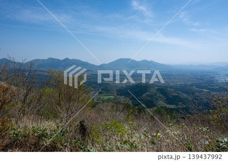 日本の岡山県真庭市の三平山のとても美しい風景 日本の岡山県真庭市の三平山のとても美しい風景 139437992