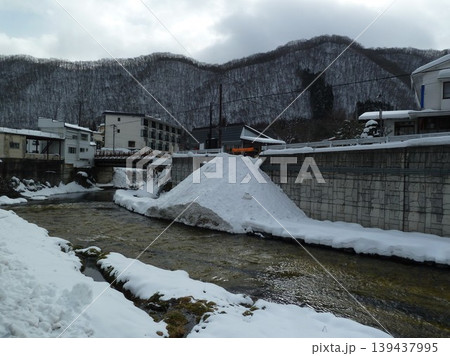冬の湯西川温泉街（栃木県日光市） 139437995