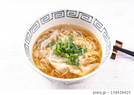 ワンタン麺 ワンタン麺 139438425