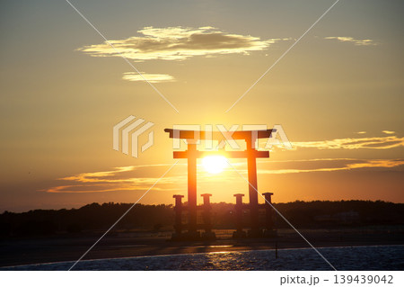 海に沈む夕日 海に沈む夕日 139439042