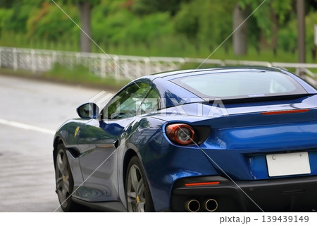 青いスポーツカー　イメージ 139439149