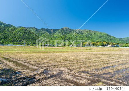 湖西地方比良の田園風景　滋賀県大津市 139440544