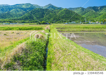 湖西地方比良の田園風景　滋賀県大津市 139440546
