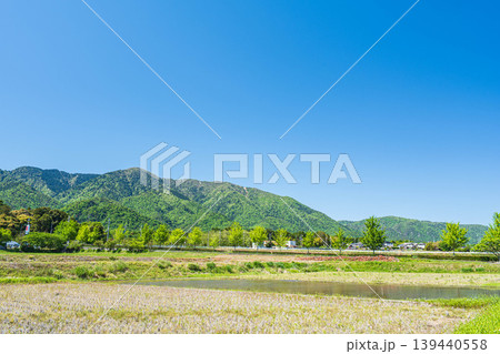 湖西地方比良の田園風景　滋賀県大津市 139440558