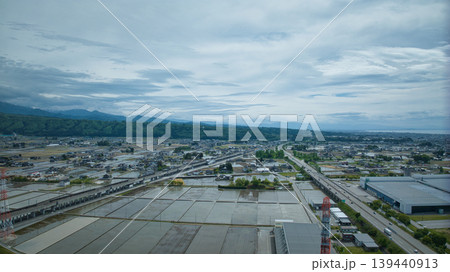 五月の黒部川周辺の北陸自動車道や北陸新幹線の高架橋などの様子 139440913