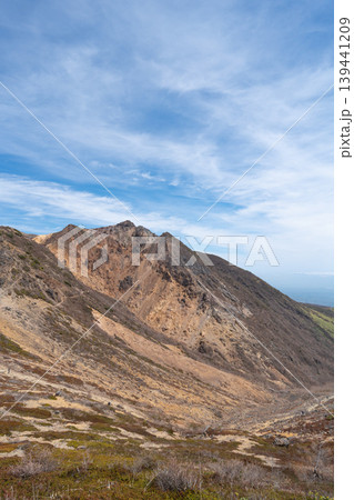 茶臼山〜峠の茶屋の登山道から見た朝日岳（那須連山） 139441209