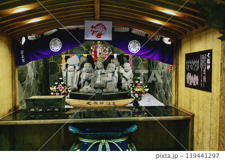 【福岡】初夏の南蔵院　 七福神トンネル内の七福神 139441297