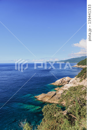 屋久島の紺碧の海と岩礁風景 屋久島の紺碧の海と岩礁風景 139441333
