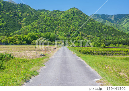 湖西地方比良の田園風景 滋賀県大津市 湖西地方比良の田園風景 滋賀県大津市 139441502