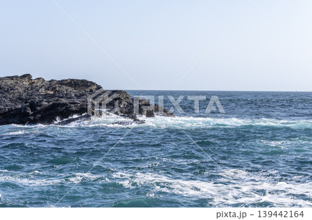 三浦市城ヶ島の磯と海の風景 三浦市城ヶ島の磯と海の風景 139442164