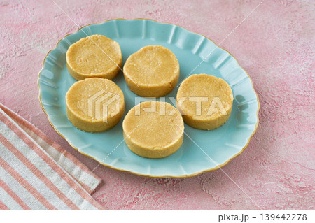 メキシコの伝統的なお菓子　マサパン（Mazapán) 139442278