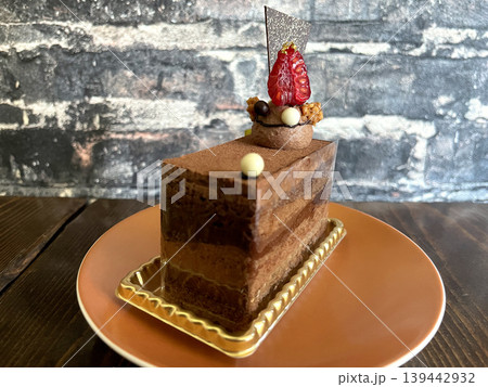 濃厚ビターチョコムースケーキ フランボワーズ香る生チョコ 濃厚ビターチョコムースケーキ フランボワーズ香る生チョコ 139442932