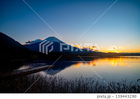 (静岡県)冬の田貫湖 日の出 (静岡県)冬の田貫湖 日の出 139443290