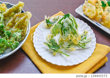 春の山菜料理 ヤブレガサの天ぷら 春の山菜料理 ヤブレガサの天ぷら 139443573