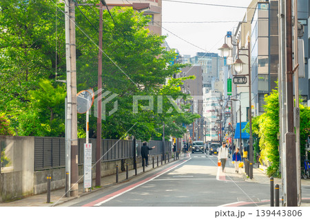 東京・神楽坂の街並み 本多横丁 139443806