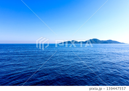【福岡】初夏の宗像　神湊港から大島へ向かうフェリーからの眺め 139447557