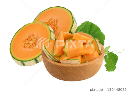 Cantaloupe melon pieces in wooden bowl isolated on white background with full depth of field. 139448083