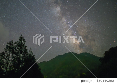 洋上アルプス屋久島　天の川星景(秋 139449868