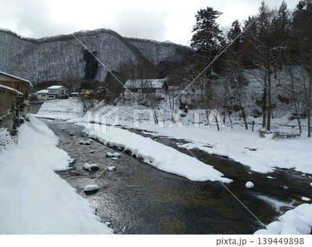 湯西川温泉街(栃木県日光市)を流れる冬の湯西川 湯西川温泉街(栃木県日光市)を流れる冬の湯西川 139449898