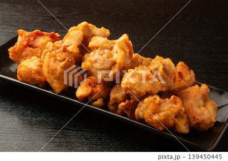 鶏肉の唐揚げ 139450445
