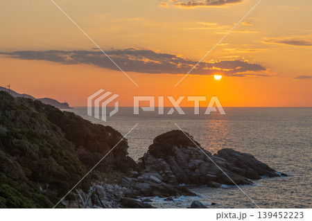 神が宿る屋久島夕景 沈む夕日(冬 神が宿る屋久島夕景 沈む夕日(冬 139452223