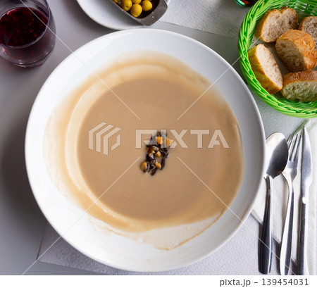 Hot mushroom cream soup of champignons Hot mushroom cream soup of champignons 139454031