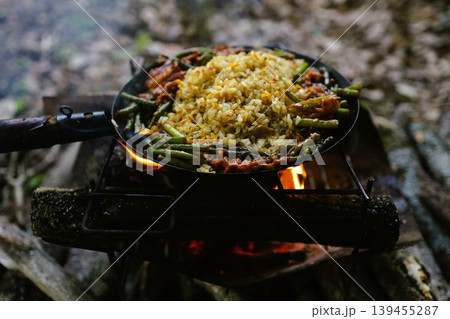 野営でキャンプ飯 139455287
