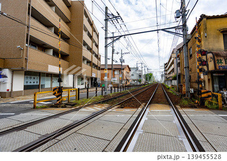 京都・一乗寺周辺の踏切と線路のある街並み 京都・一乗寺周辺の踏切と線路のある街並み 139455528