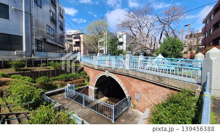 代田橋駅前 139456388