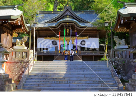 新緑の西寒田神社(本殿・大分市) 新緑の西寒田神社(本殿・大分市) 139457641