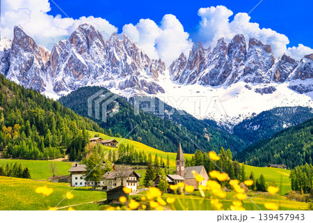 フネ谷の春景色とドロミティアルプスの絶景 フネ谷の春景色とドロミティアルプスの絶景 139457943