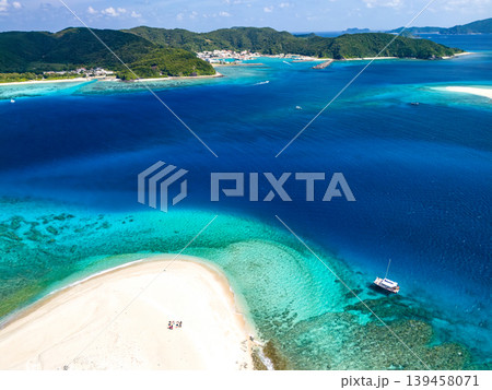座間味島の無人島、嘉比島のドローン撮影。沖縄県島尻郡慶良間諸島阿嘉島2025 139458071