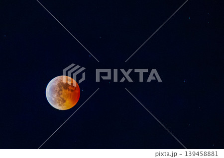 星空に浮かぶ月食 星空に浮かぶ月食 139458881