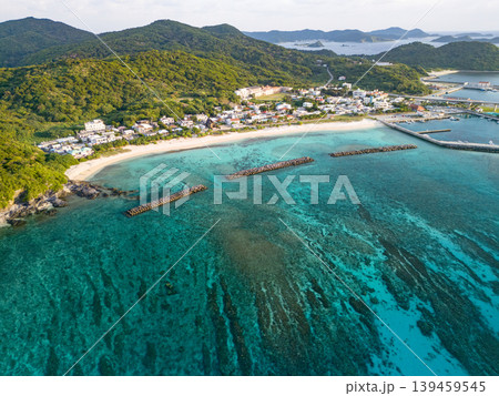 阿嘉島の前浜ビーチ（メーヌ浜）のドローン撮影。沖縄県島尻郡慶良間諸島阿嘉島2025 139459545