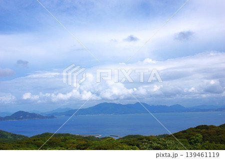 宗像大島の風景 御岳山展望台から見た眺望(地島と宗像市) 宗像大島の風景 御岳山展望台から見た眺望(地島と宗像市) 139461119