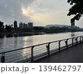 リバーサイドでの夕方 139462797