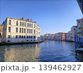 朝のヴェネツィアの運河　イタリア 139462927