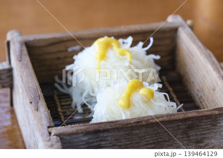 呼子名物のイカシュウマイ 139464129