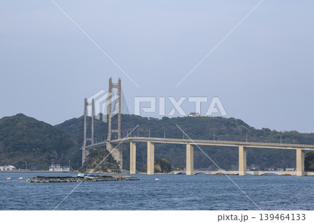 九州本土と加部島に架かる呼子大橋 九州本土と加部島に架かる呼子大橋 139464133