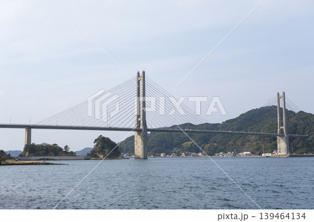 九州本土と加部島に架かる呼子大橋 139464134