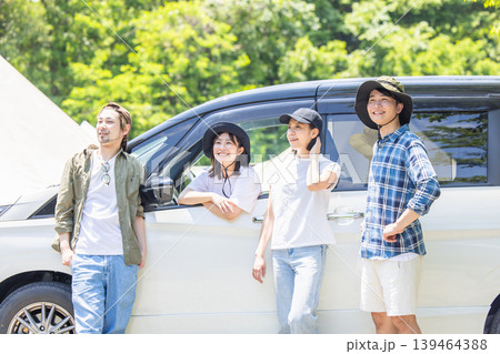ドライブを楽しむ若者 ドライブを楽しむ若者 139464388