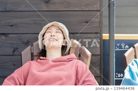 サウナを楽しむ女性 139464436