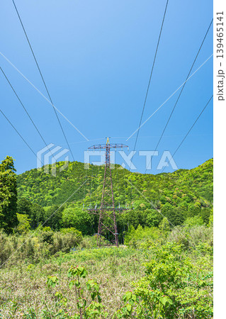 湖西地方比良の新緑の里山 滋賀県大津市 湖西地方比良の新緑の里山 滋賀県大津市 139465141
