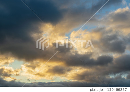 冬の日暮時の青空と輝く雲48 冬の日暮時の青空と輝く雲48 139466287