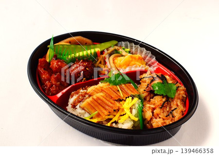 タコの炊き込みと穴子弁当 139466358