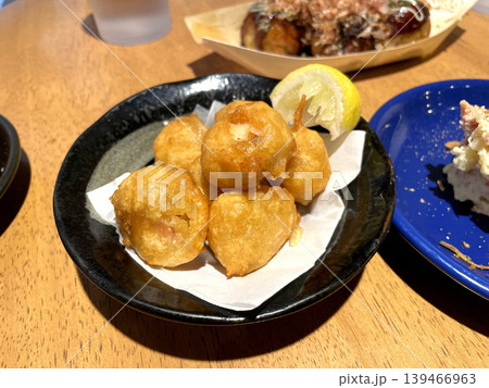 タコの唐揚げ レモン添え タコの唐揚げ レモン添え 139466963