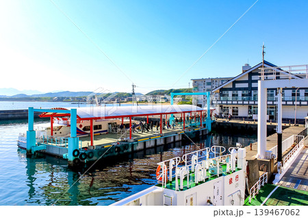 【福岡】初夏の宗像 大島行きのフェリーから望む神湊港 【福岡】初夏の宗像 大島行きのフェリーから望む神湊港 139467062