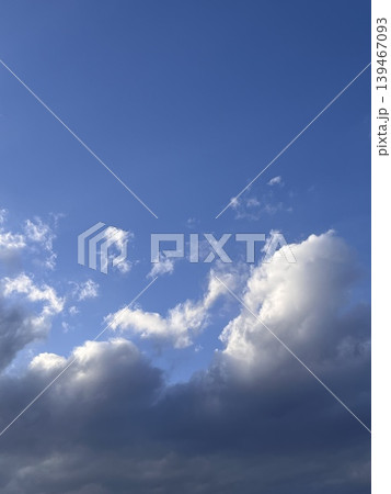 冬の青空に浮かぶ積雲 冬の青空に浮かぶ積雲 139467093